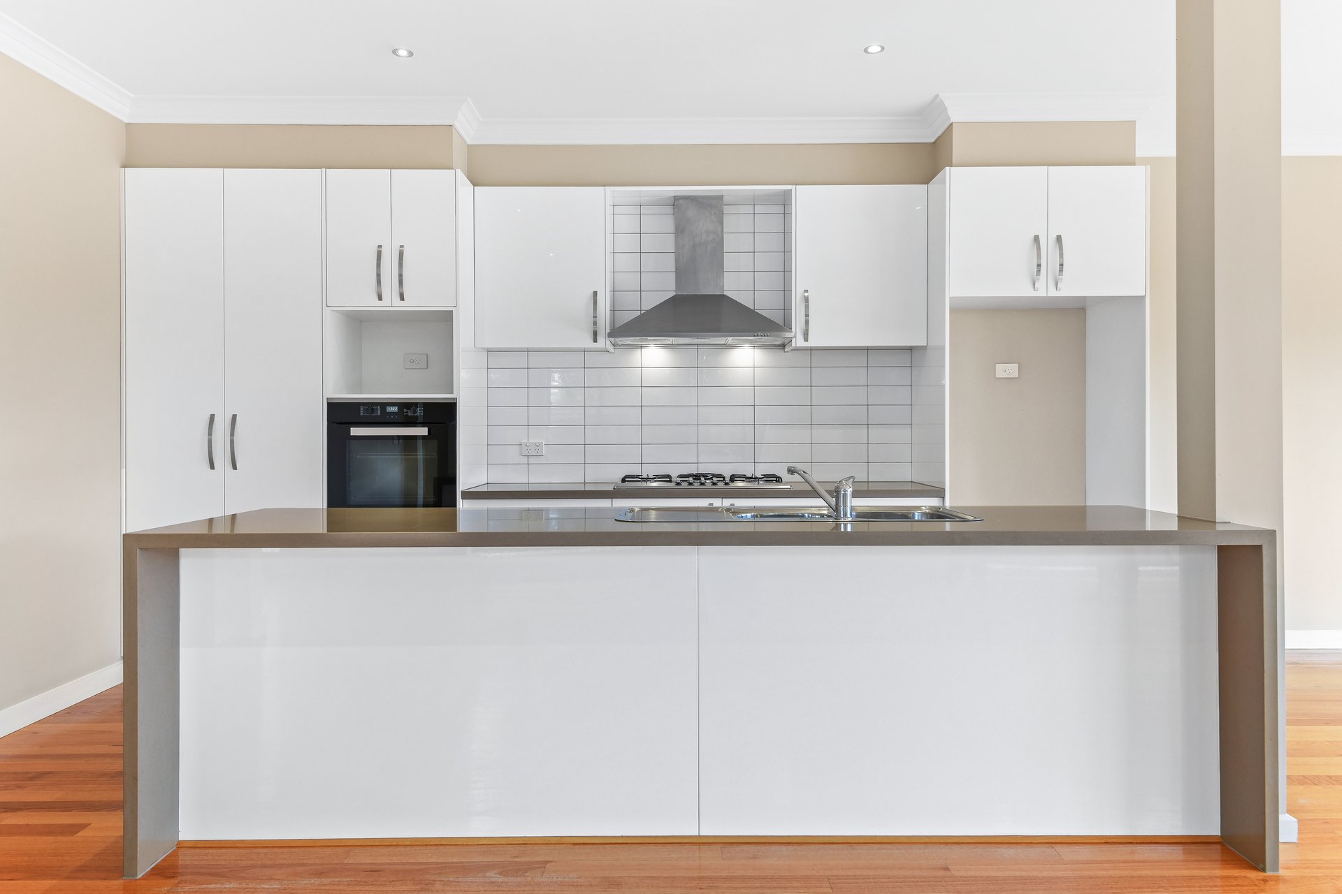 2/2 Saint Cloud Court, Mount Waverley image 3
