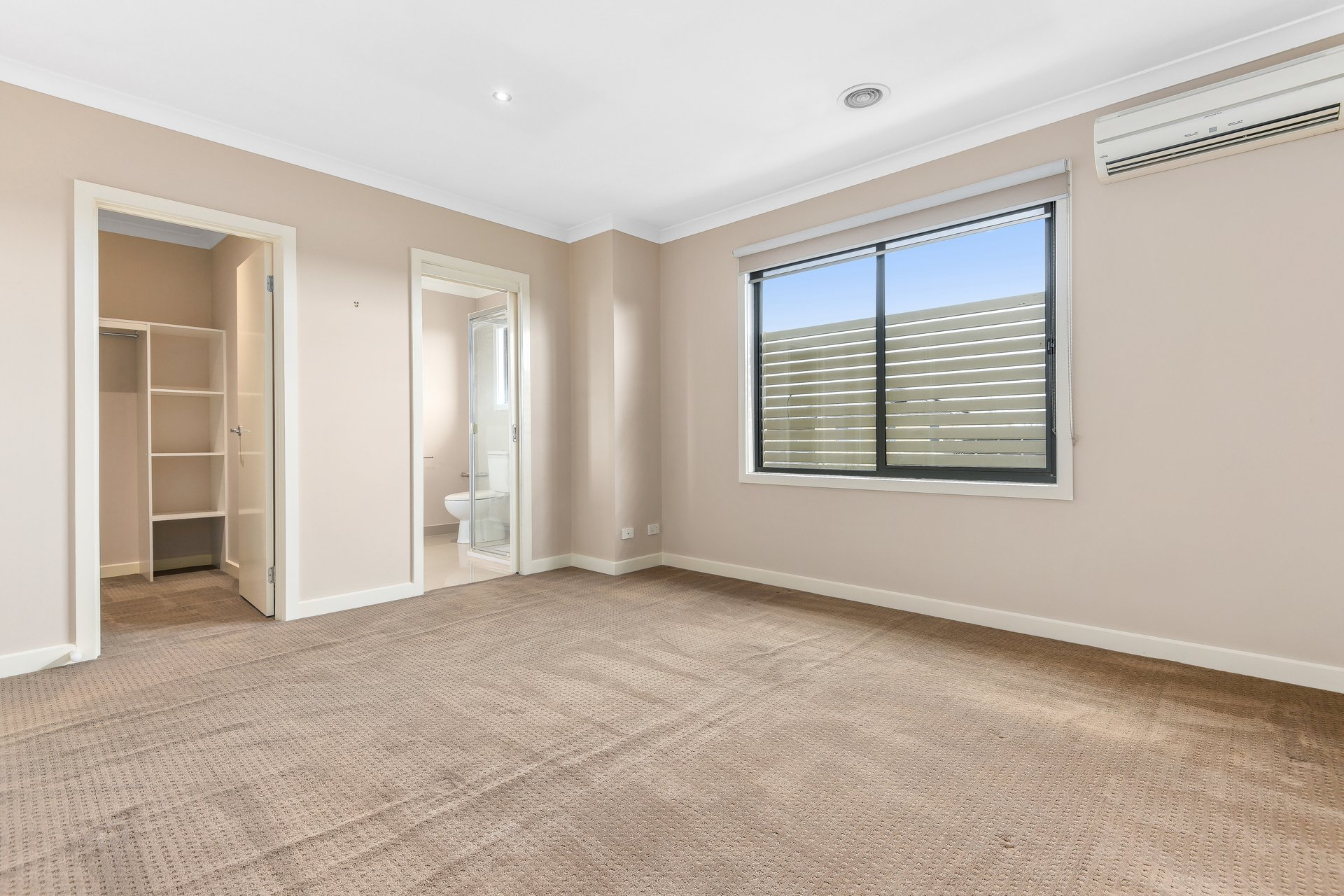 2/2 Saint Cloud Court, Mount Waverley image 5