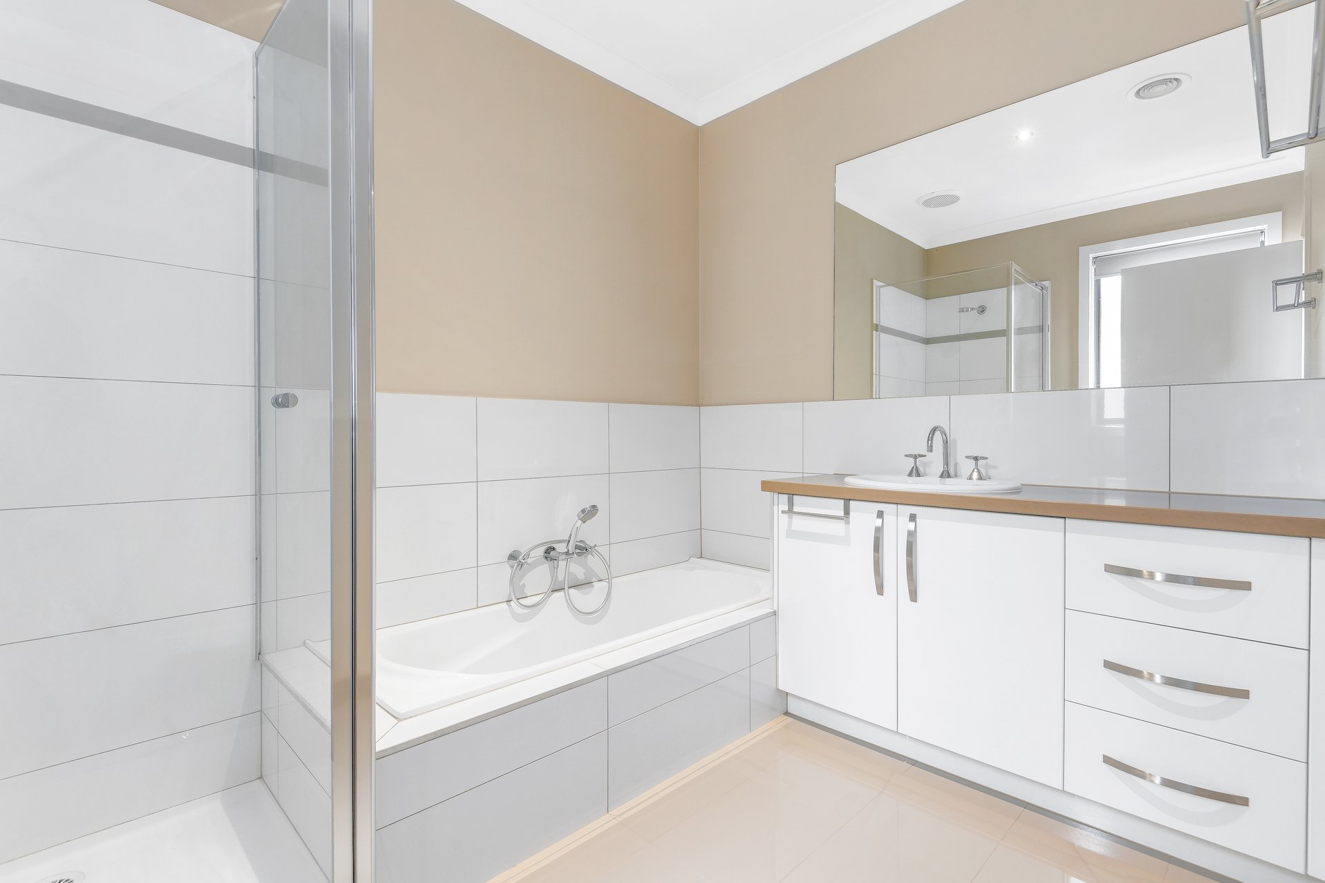 2/2 Saint Cloud Court, Mount Waverley image 7