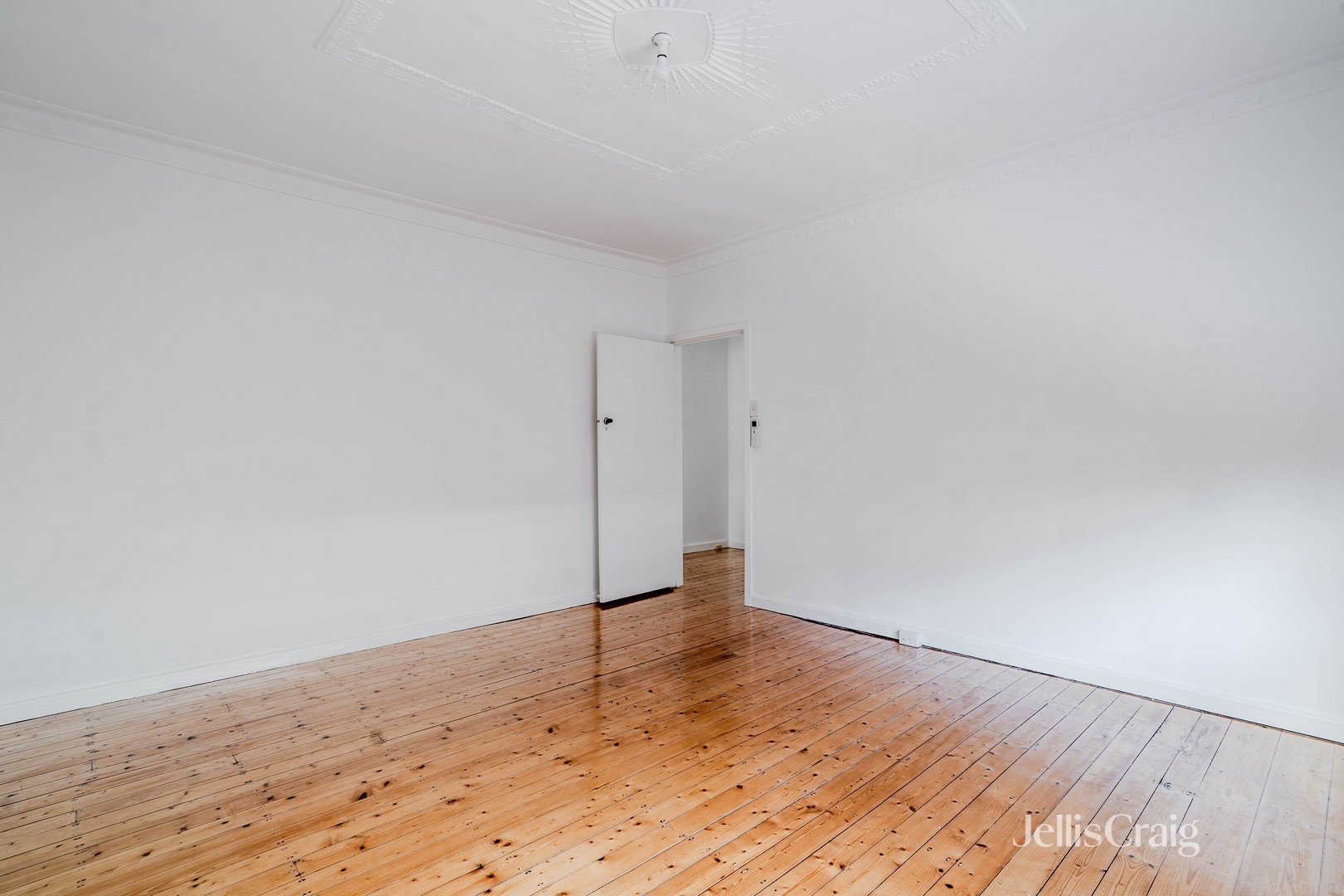 22 Sanderson Street, Yarraville image 2