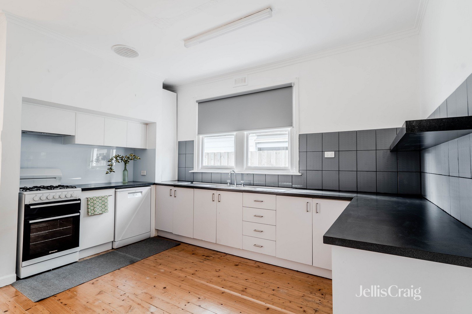 22 Sanderson Street, Yarraville image 9