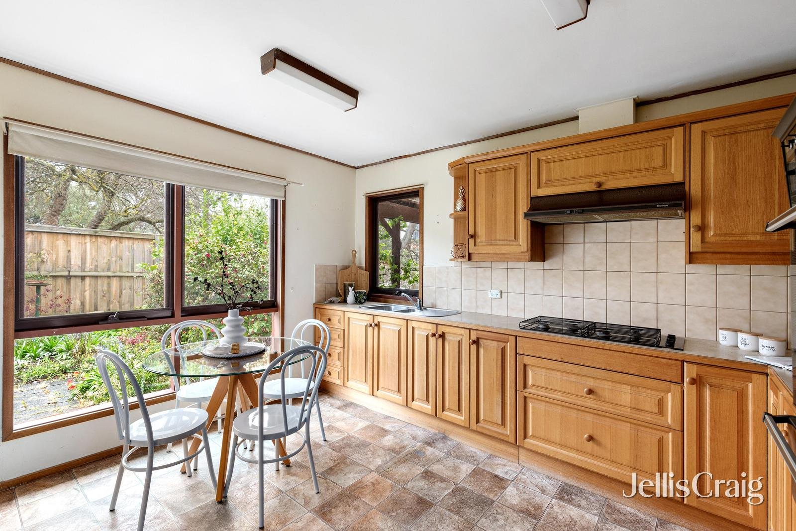 22 Serpentine Street, Mont Albert image 6