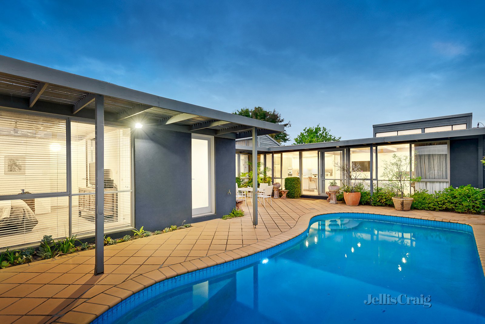 22 Silver Street, Malvern image 2