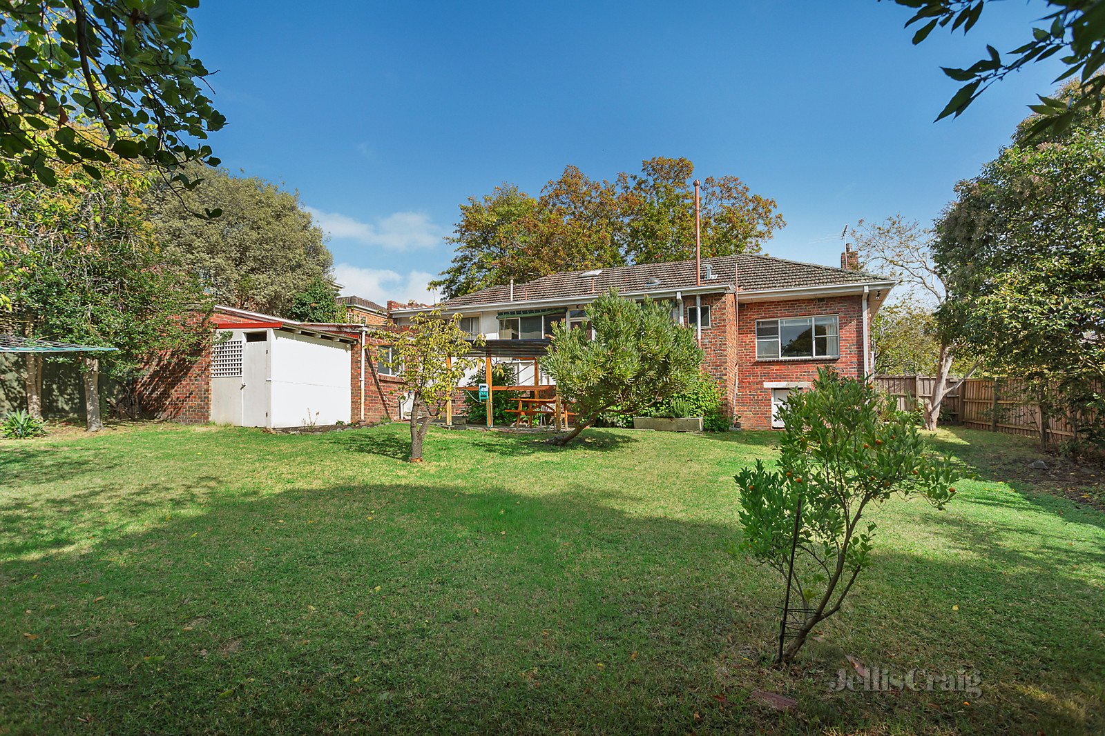 22 Smythe Avenue, Mont Albert image 5