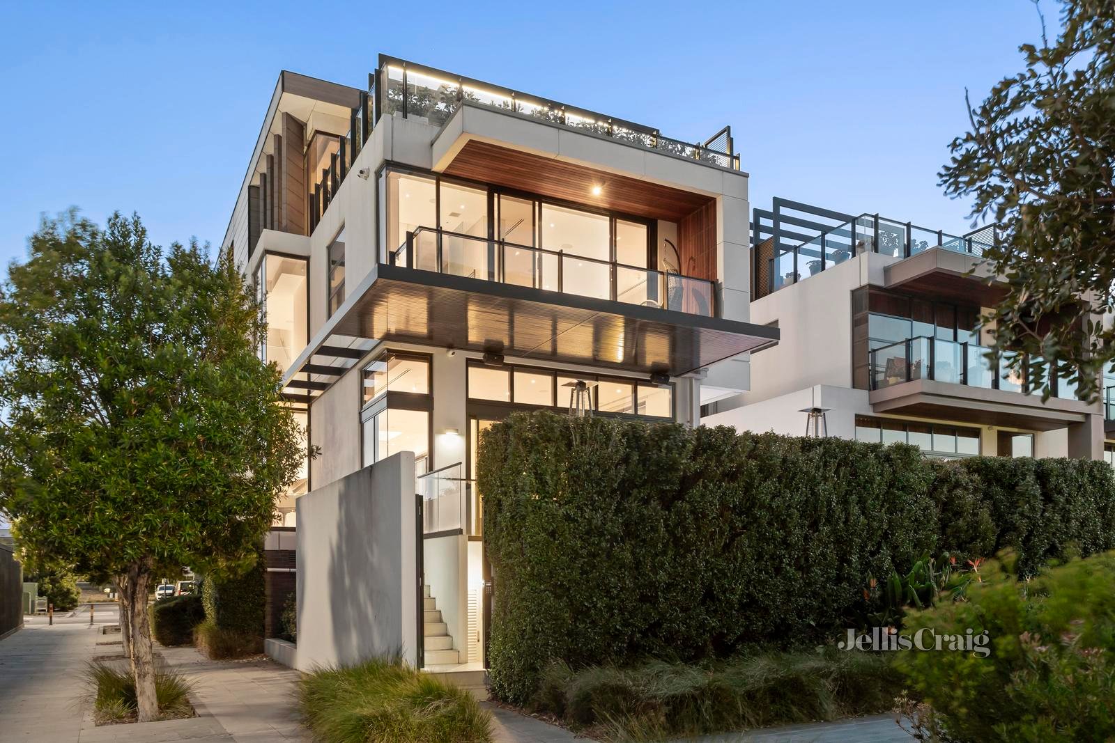 22 South Wharf Drive, Docklands image 2
