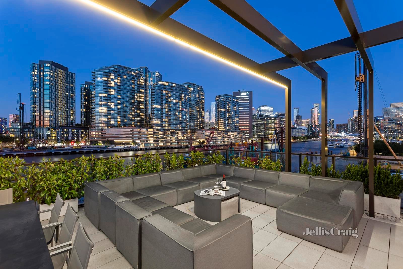 22 South Wharf Drive, Docklands image 4