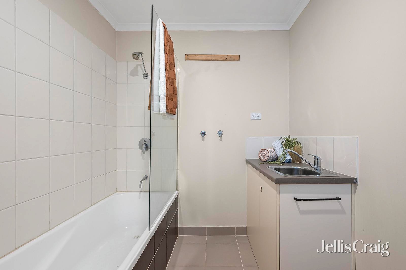 2/2 Summit Road, Lilydale image 9