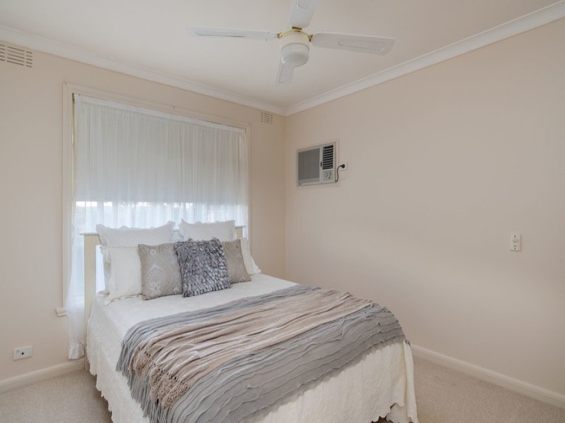 22 Sweetland Road, Mooroolbark image 8