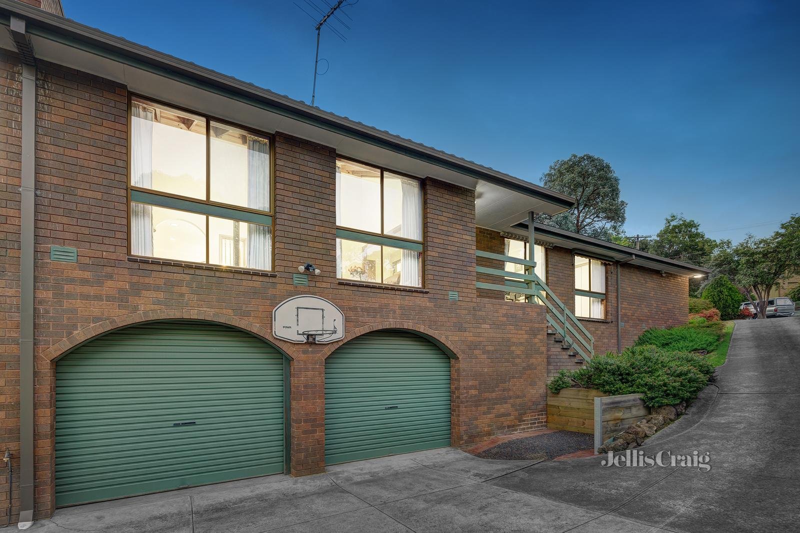 22 Toorac Drive, Briar Hill image 1