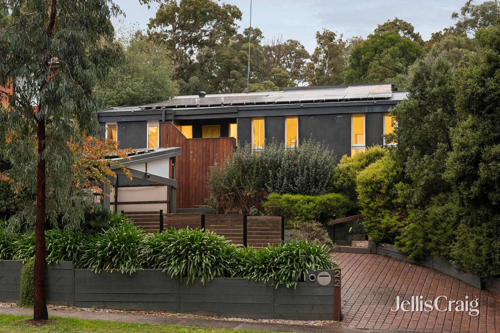 22 Valonia Drive, Eltham image 1