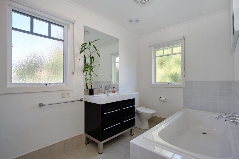 2/2 Victoria Street, Ringwood East image 6