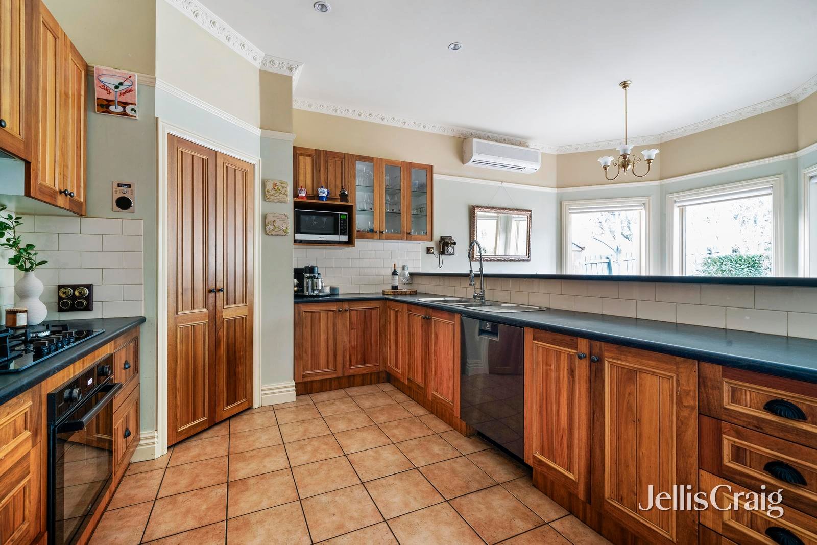 22 Viewgrand Way, Greensborough image 7