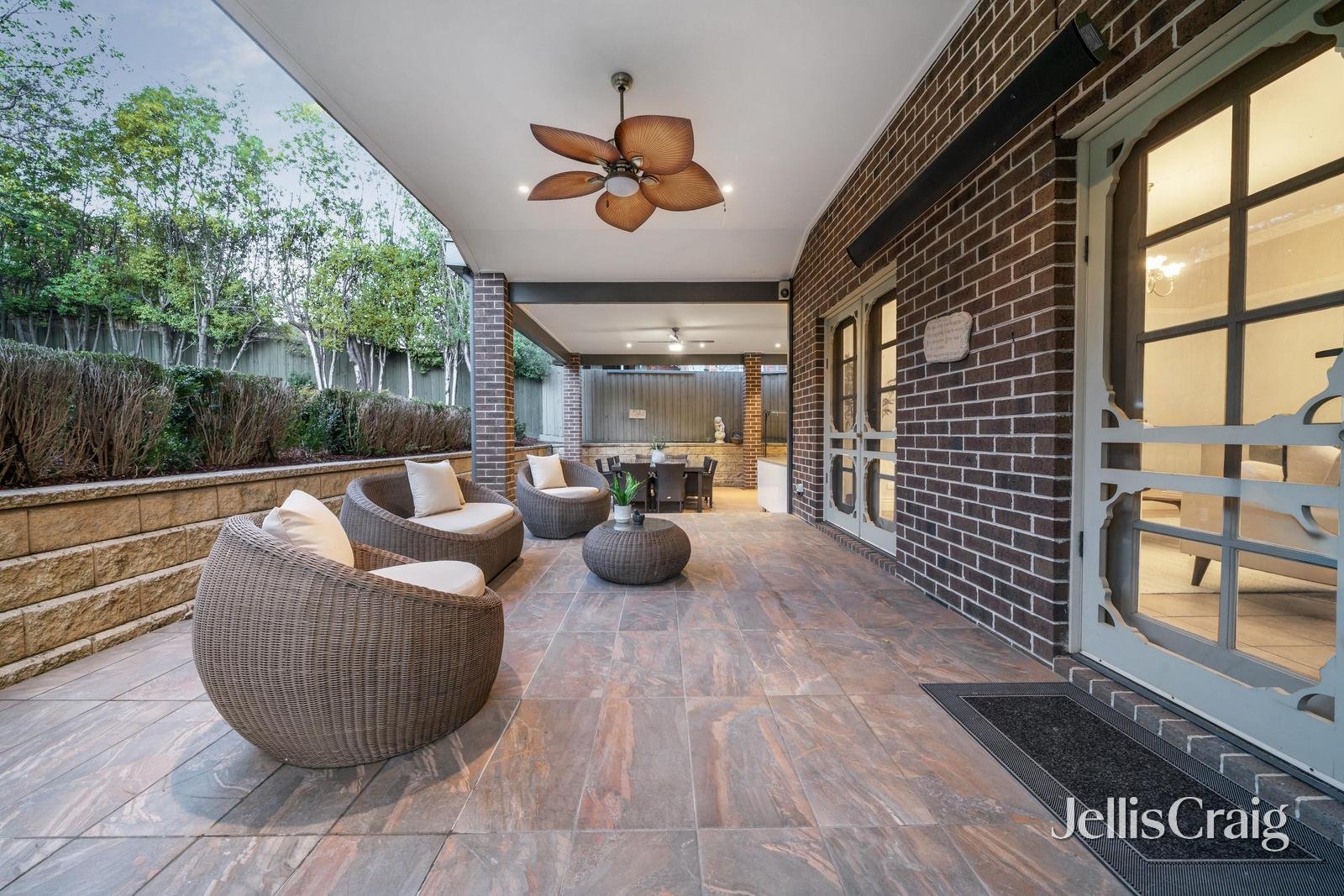 22 Viewgrand Way, Greensborough image 12