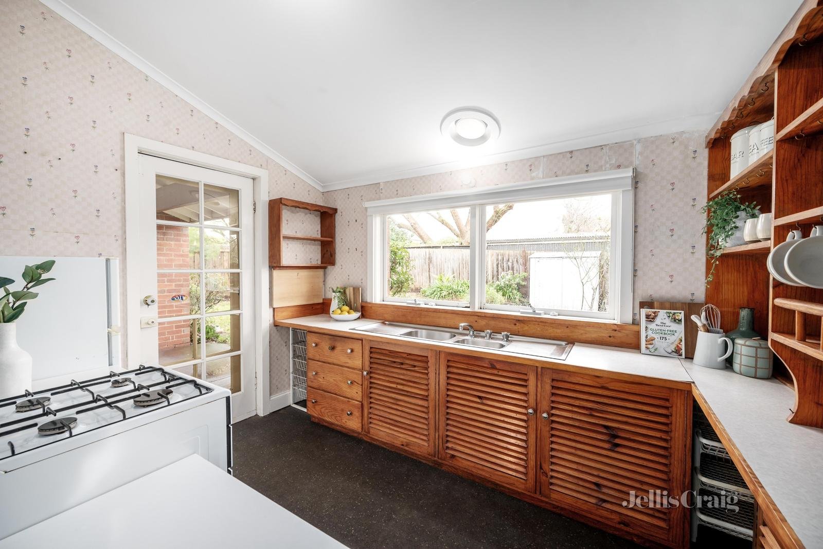 22 Violet Grove, Hawthorn image 5