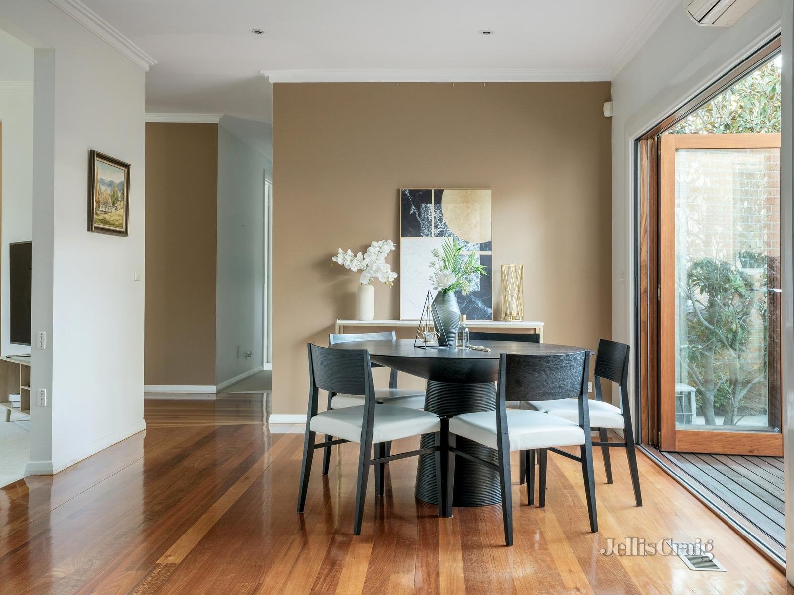 2/2 Wells Street, Surrey Hills image 5