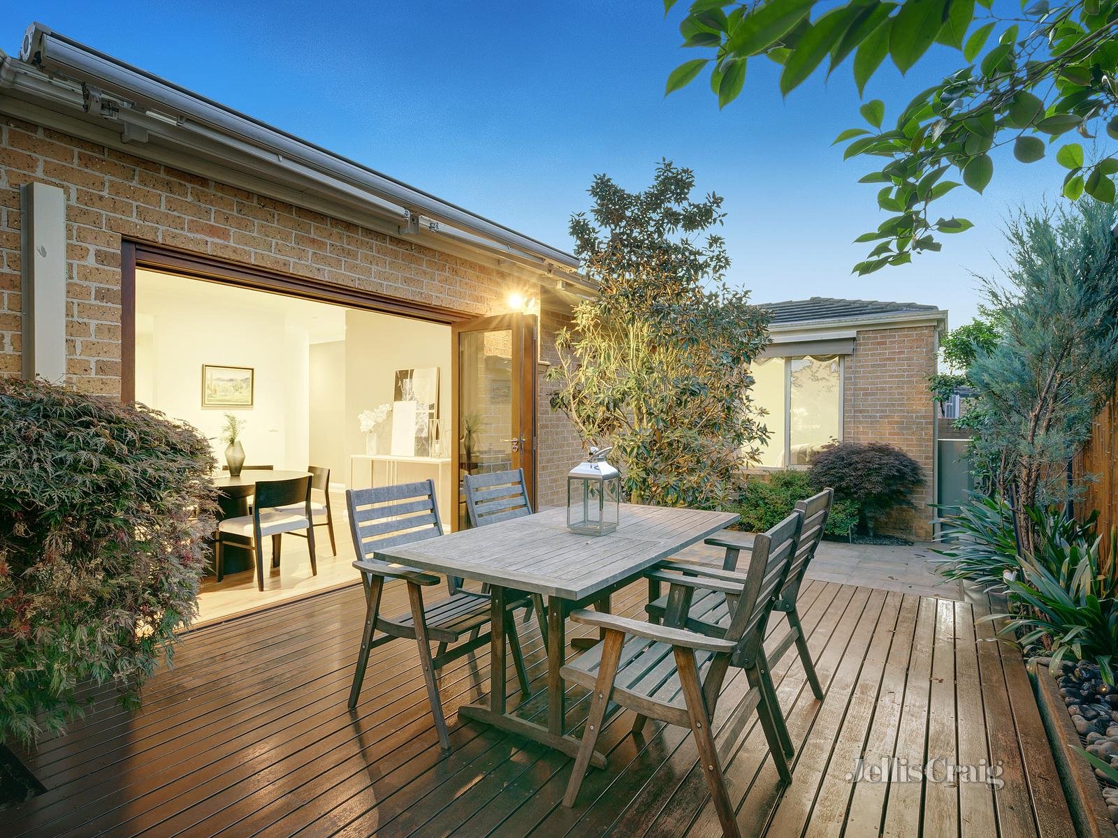 2/2 Wells Street, Surrey Hills image 9