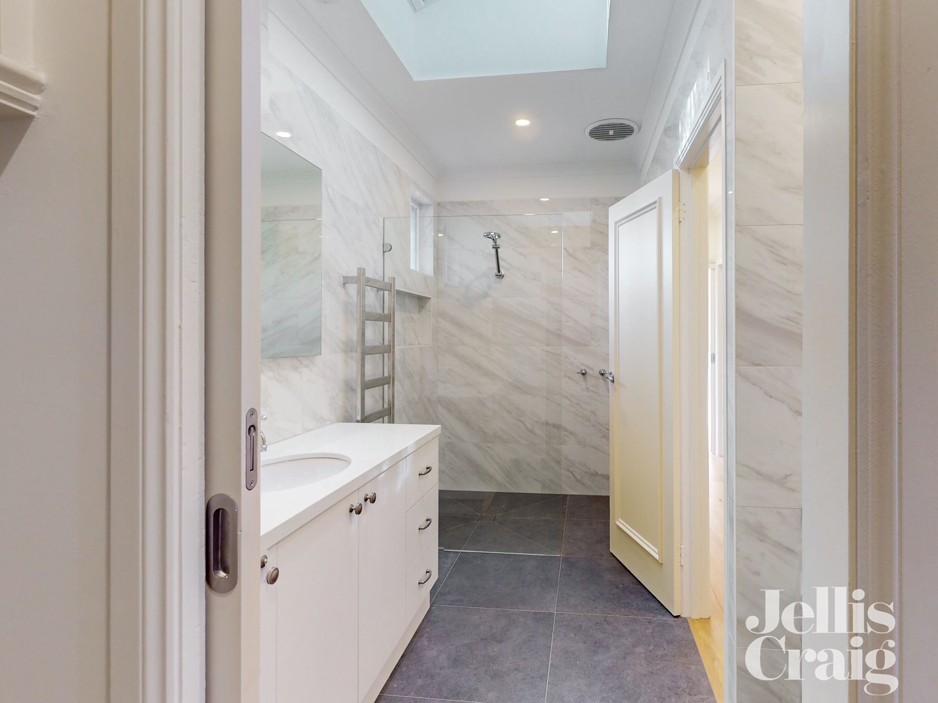 2/2 Weston Street, Balwyn image 7