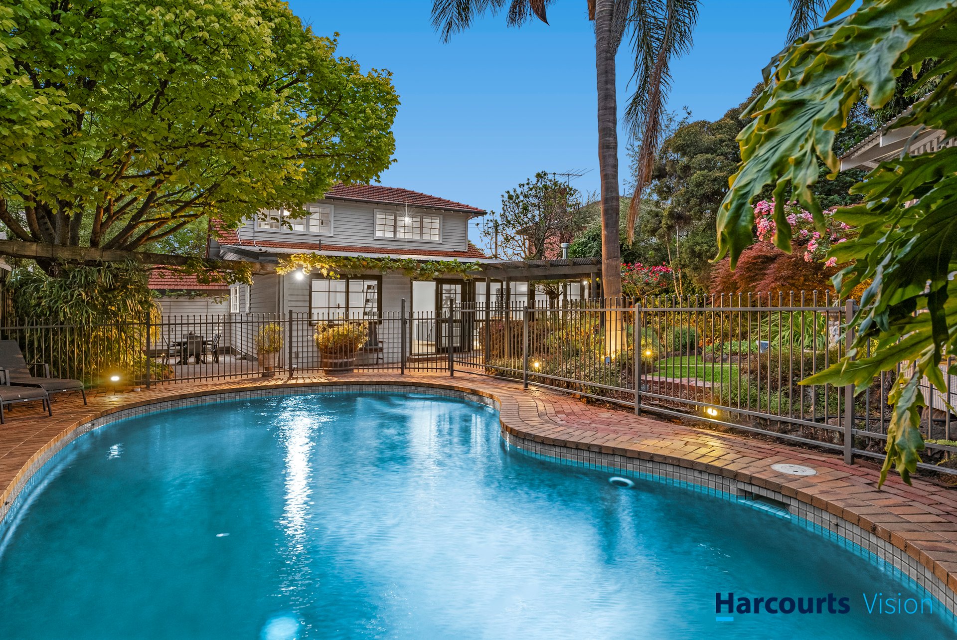 22 Woolley Street, Essendon image 2