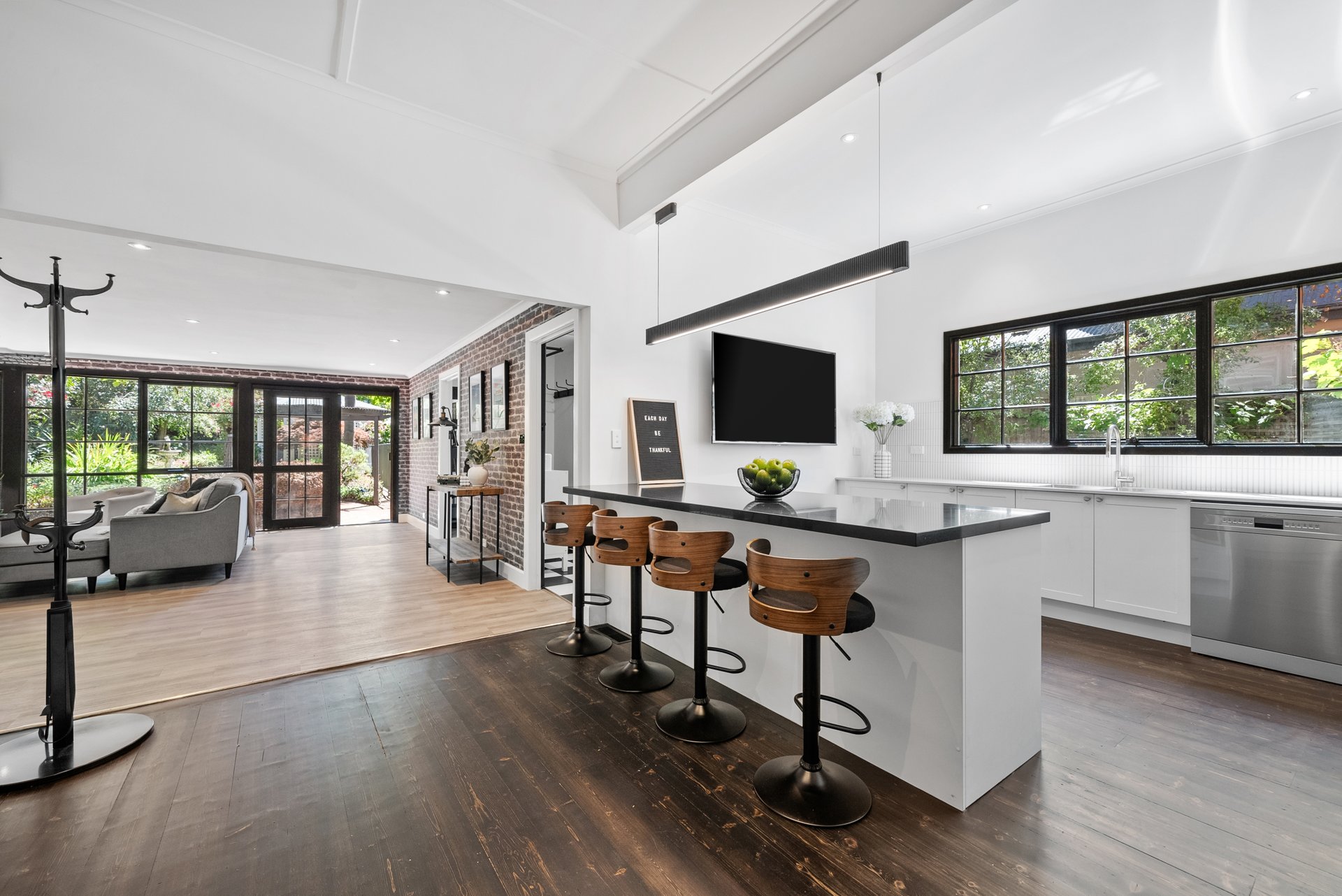 22 Woolley Street, Essendon image 7