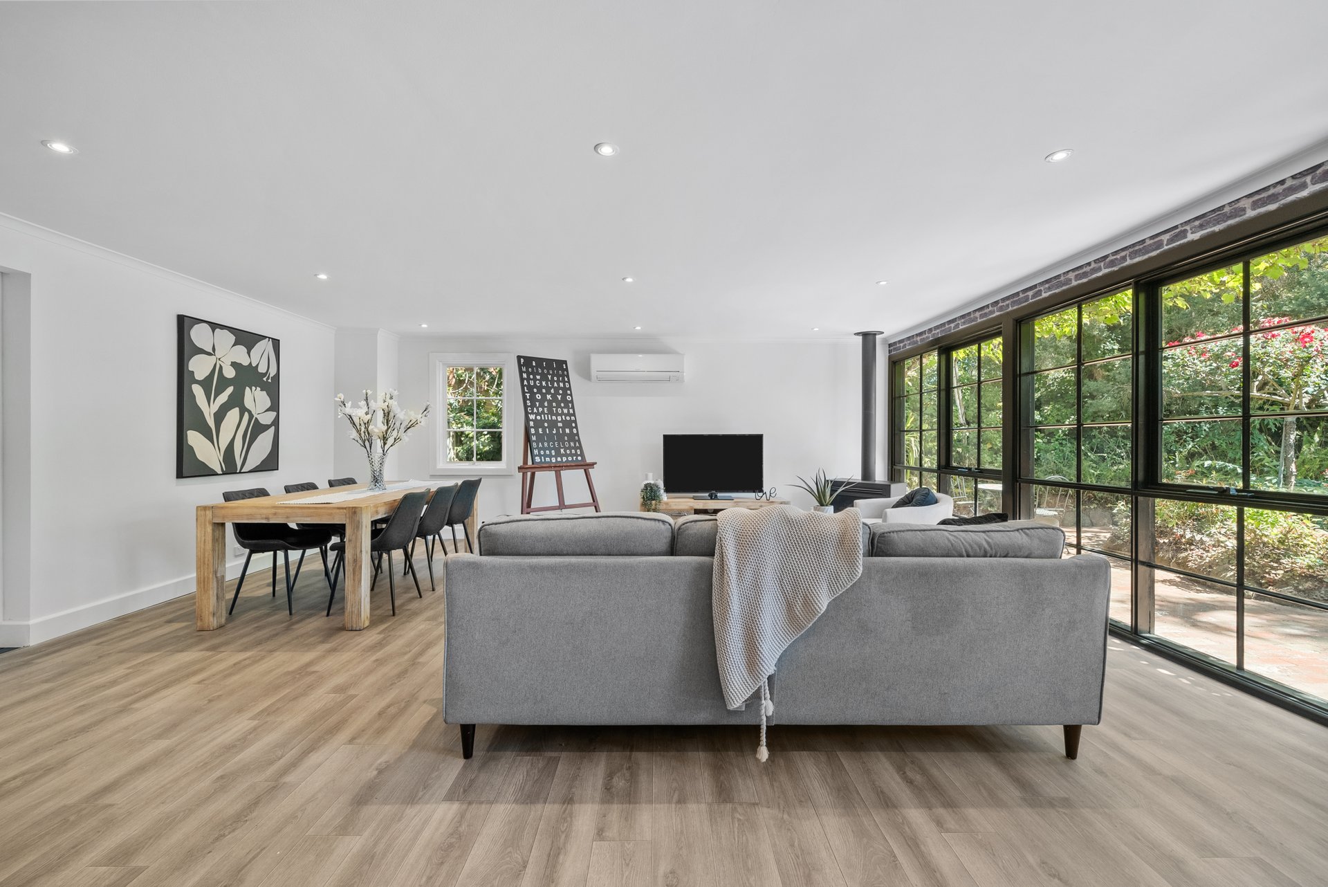 22 Woolley Street, Essendon image 8