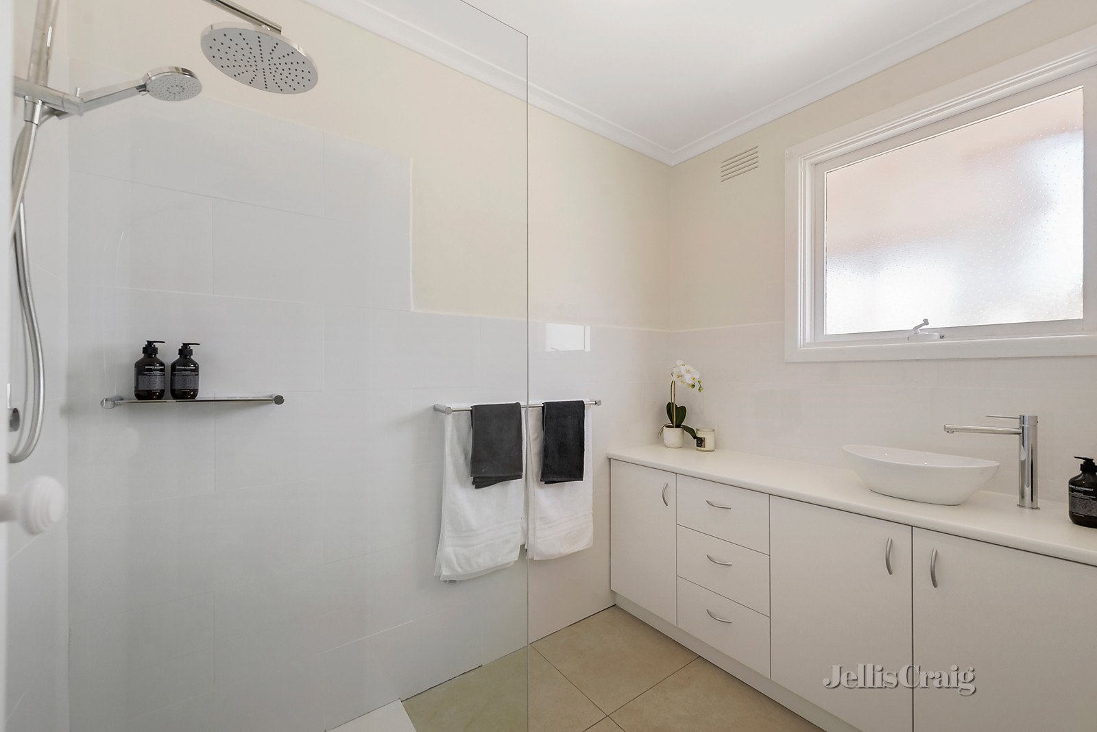 2/20 Alfred Road, Glen Iris image 5