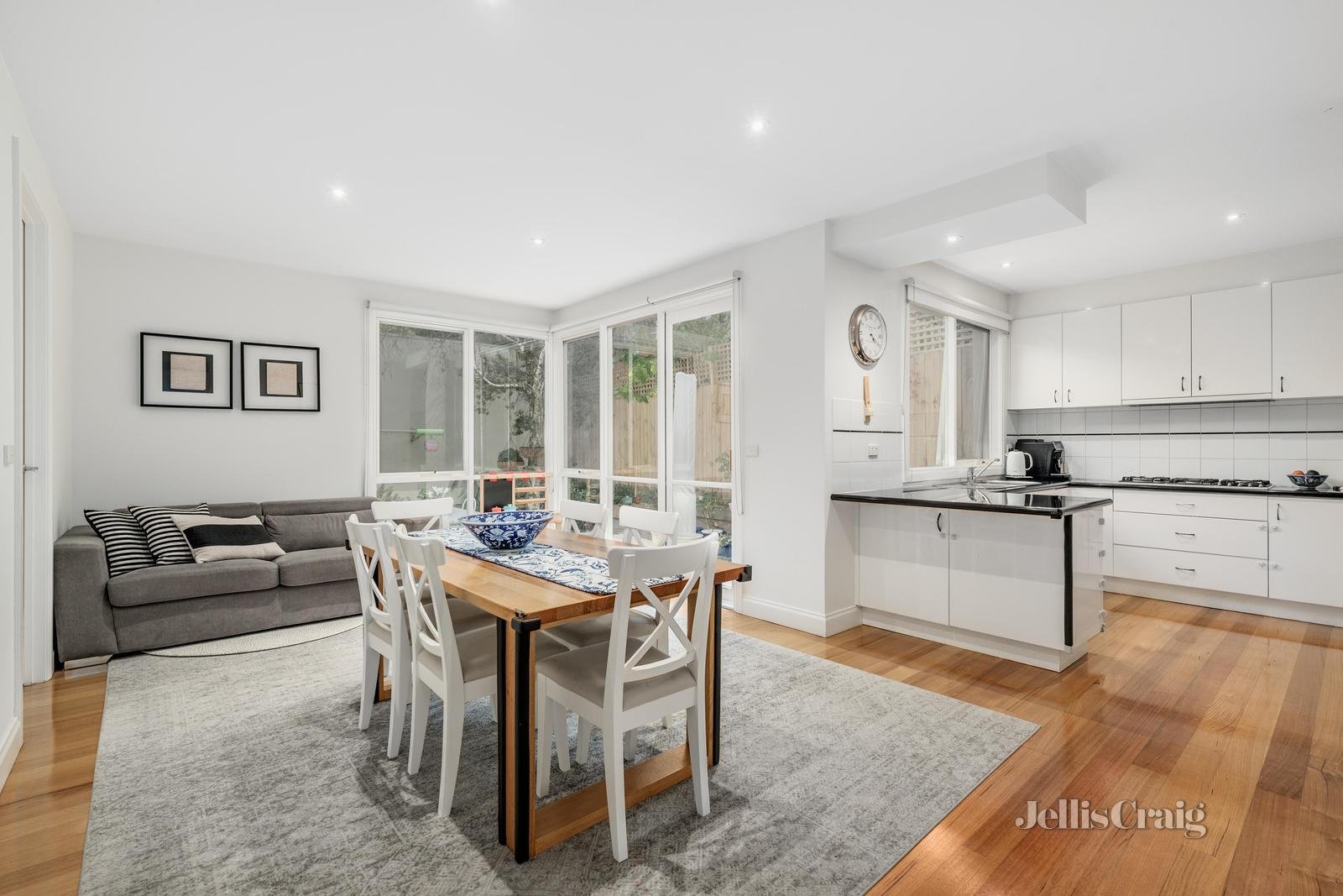 2/20 Brenbeal Street, Balwyn image 3