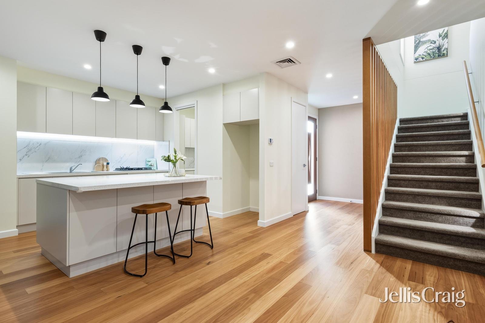 2/20 Camelot Drive, Glen&nbsp;Waverley image 7