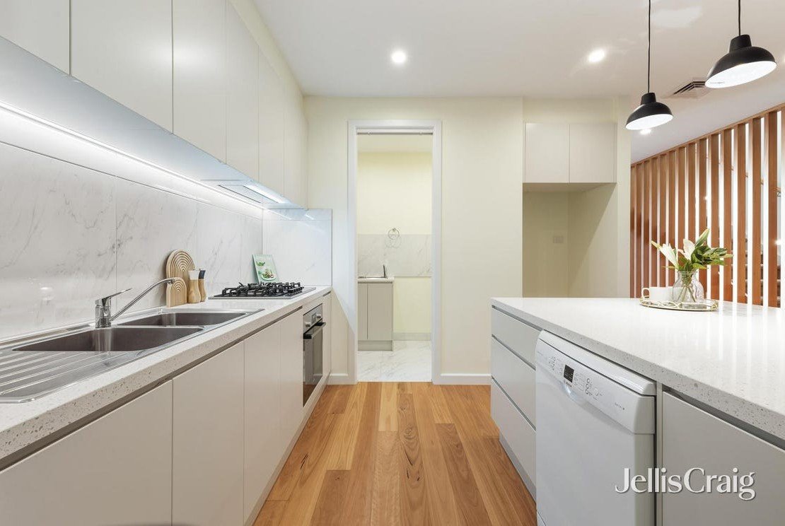 2/20 Camelot Drive, Glen&nbsp;Waverley image 2