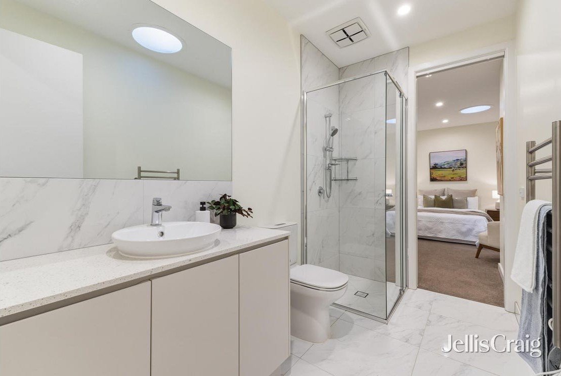 2/20 Camelot Drive, Glen&nbsp;Waverley image 12