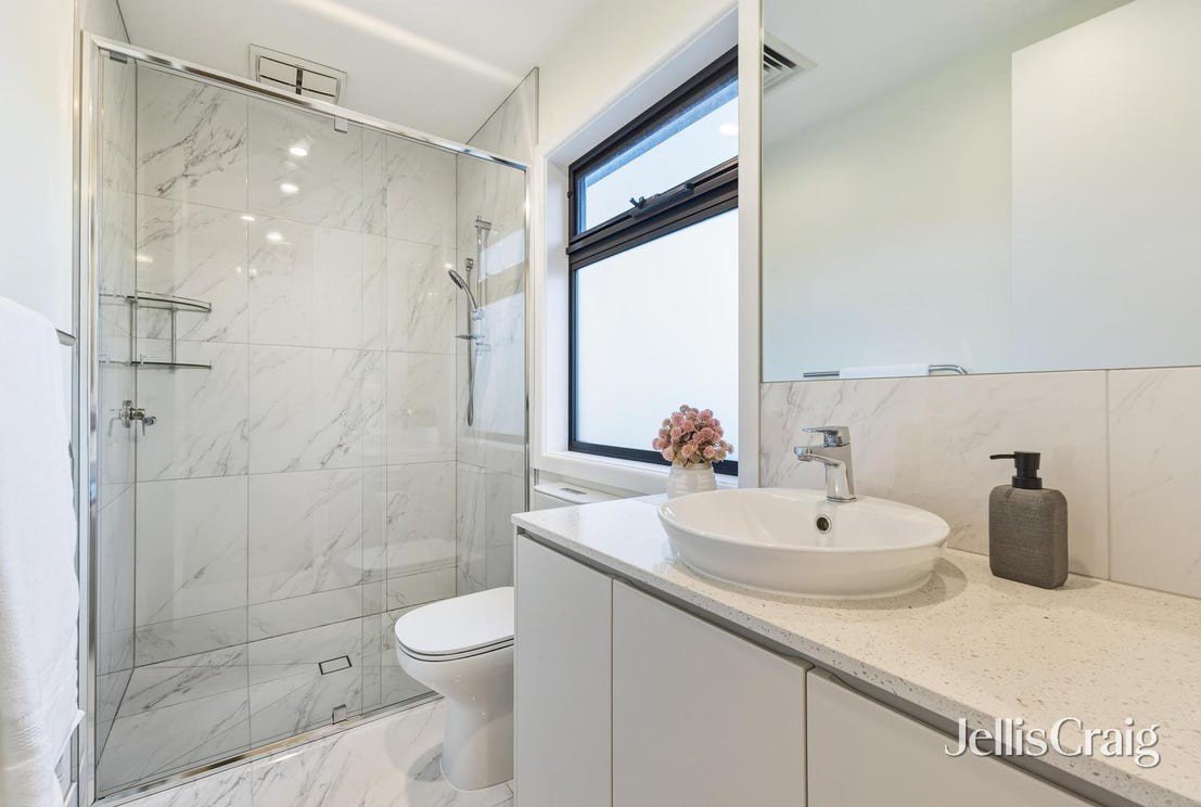 2/20 Camelot Drive, Glen&nbsp;Waverley image 14