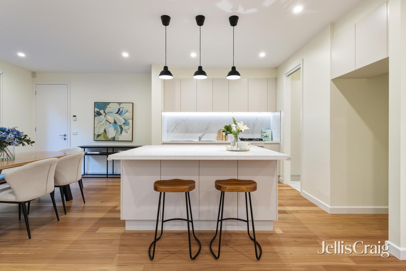 2/20 Camelot Drive, Glen&nbsp;Waverley image 3