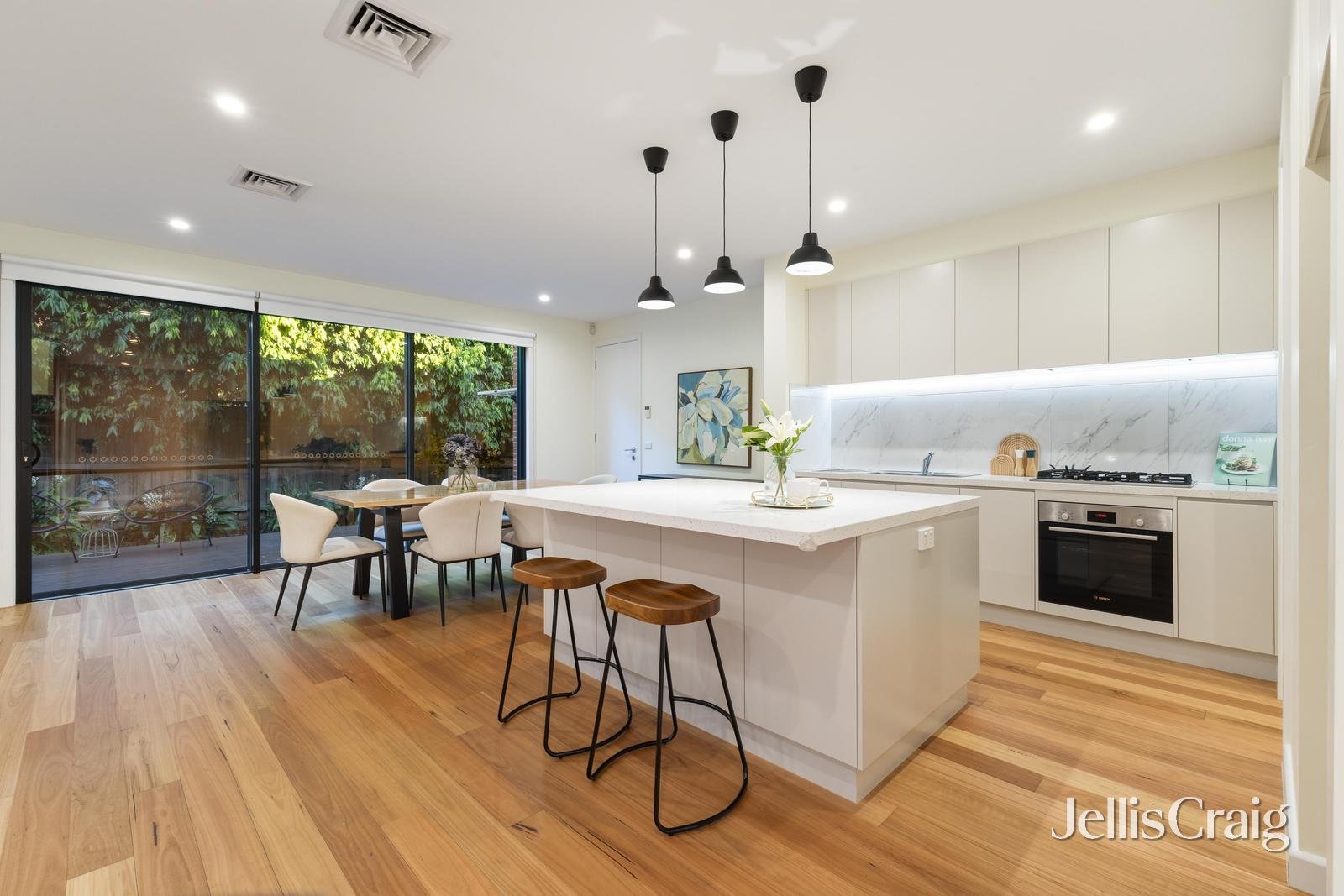 2/20 Camelot Drive, Glen&nbsp;Waverley image 4