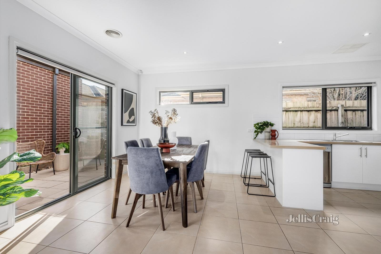 2/20 Cook Road, Mitcham image 2