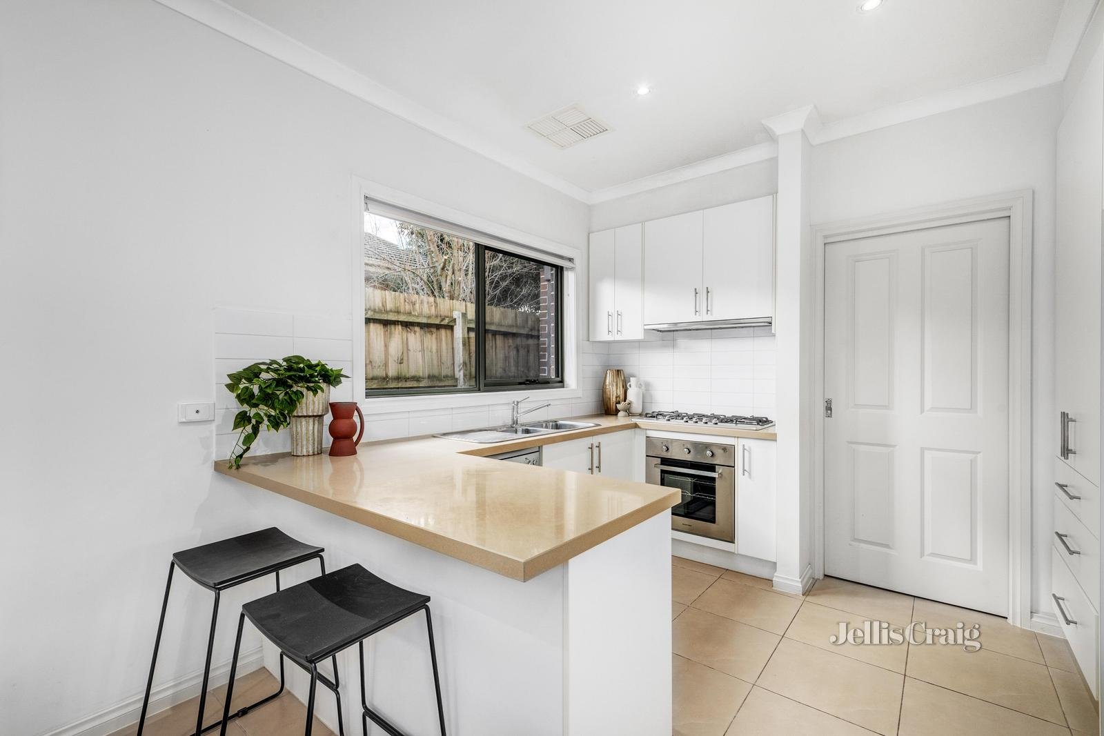 2/20 Cook Road, Mitcham image 4