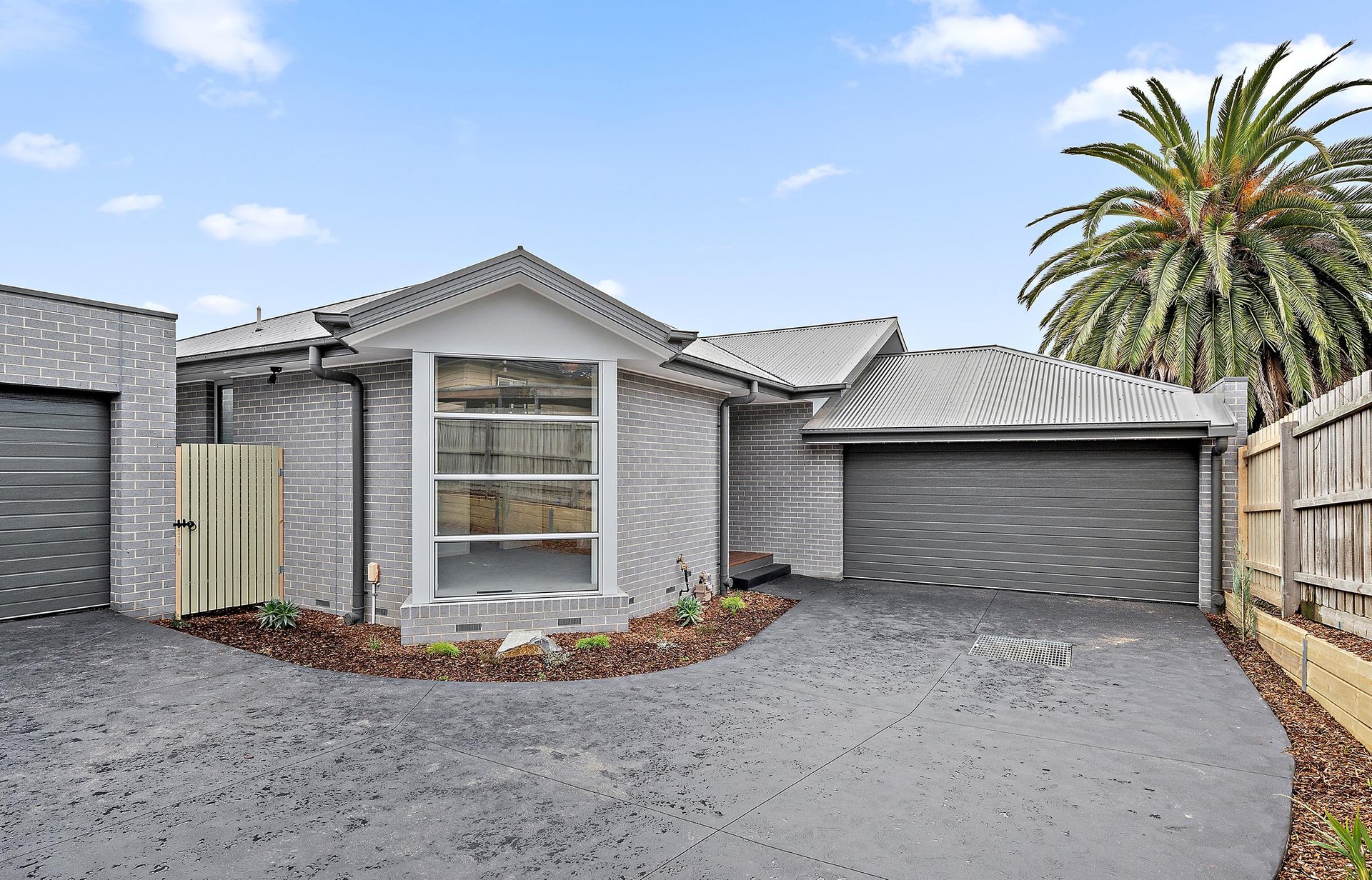 2/20 Diana Street, Croydon image 1