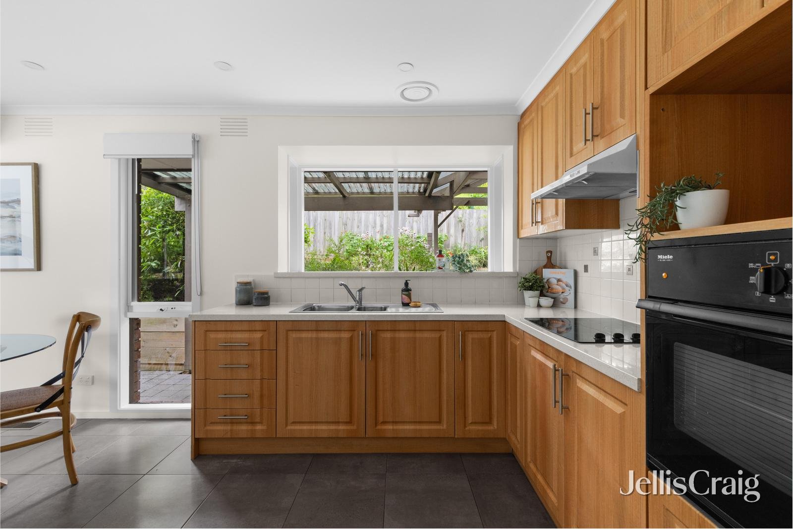 2/20 Greenmeyer Court, Greensborough image 6