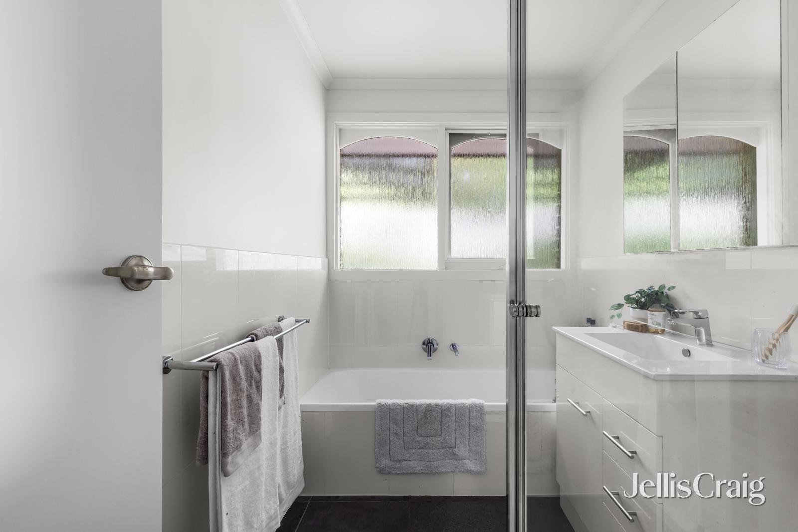2/20 Greenmeyer Court, Greensborough image 11