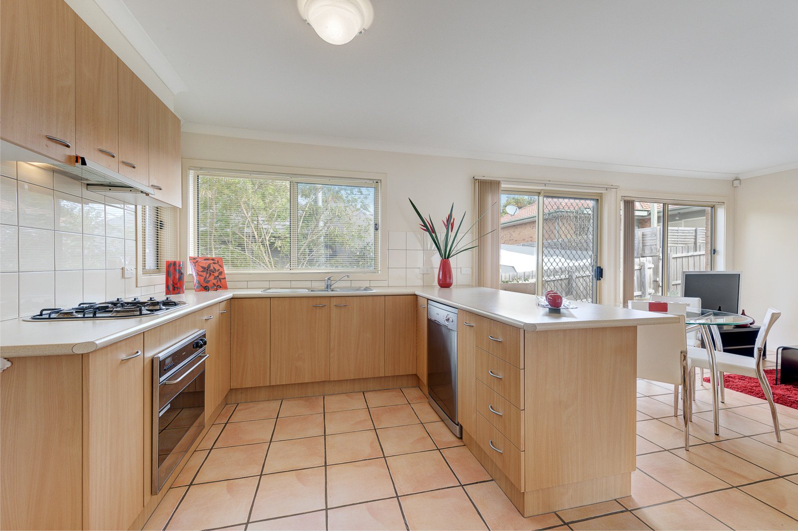 2/20 Ireland Avenue, Doncaster East image 3