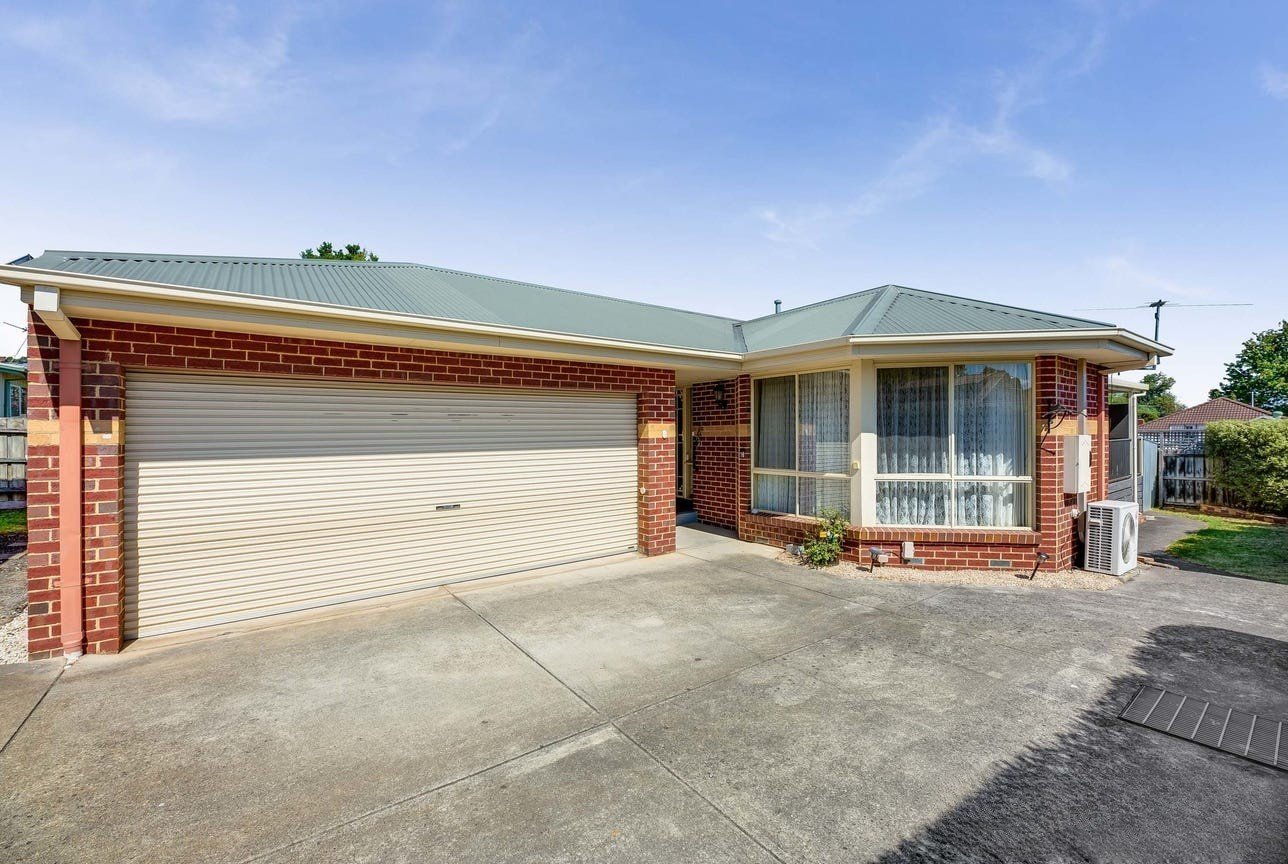 2/20 Maidstone Street, Ringwood image 1