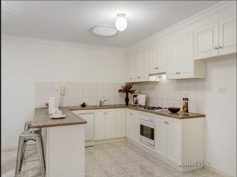 2/20 Meadow Crescent, Mount&nbsp;Waverley image 5