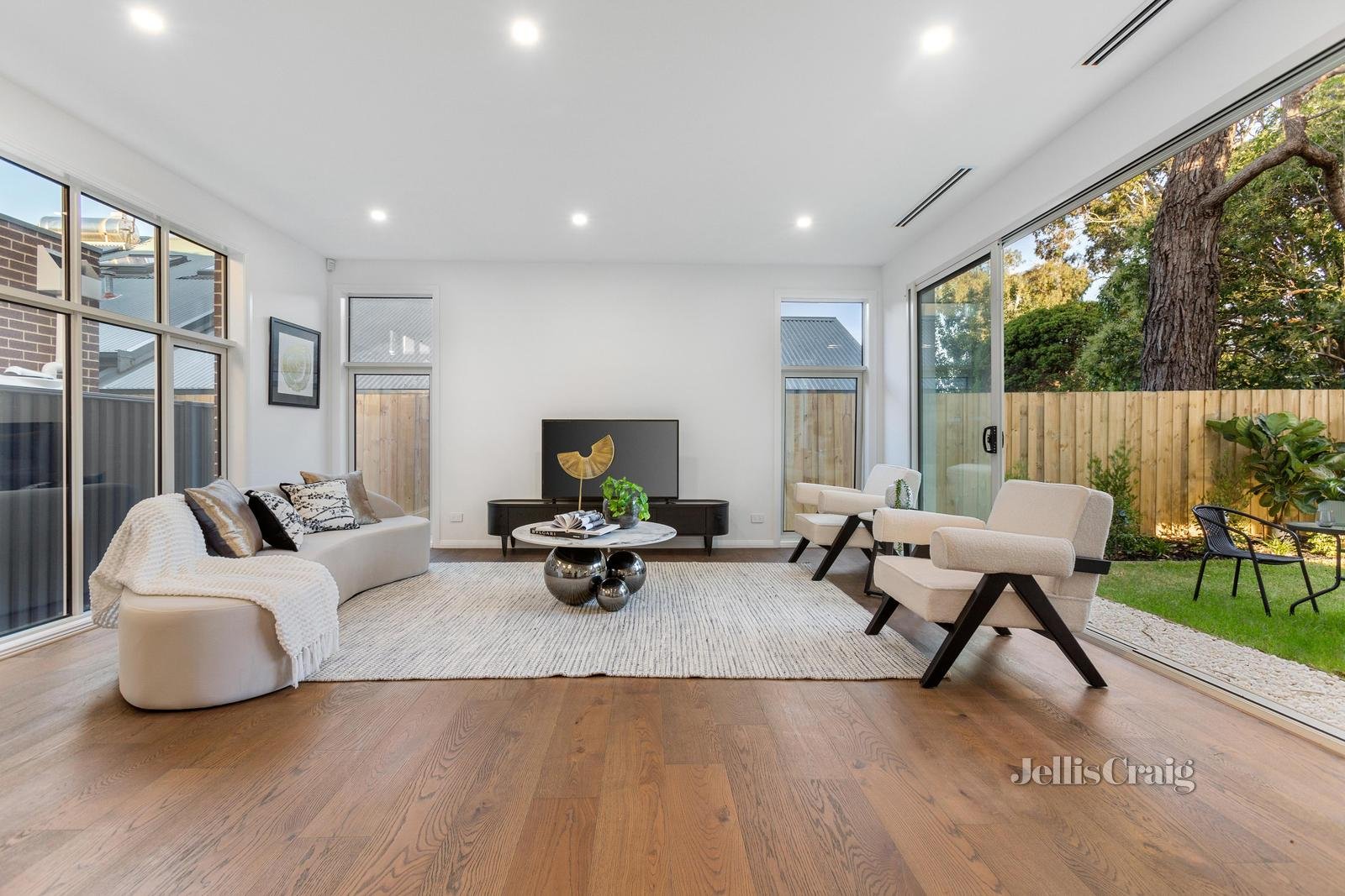 2/20 Munro Avenue, Mount Waverley image 2