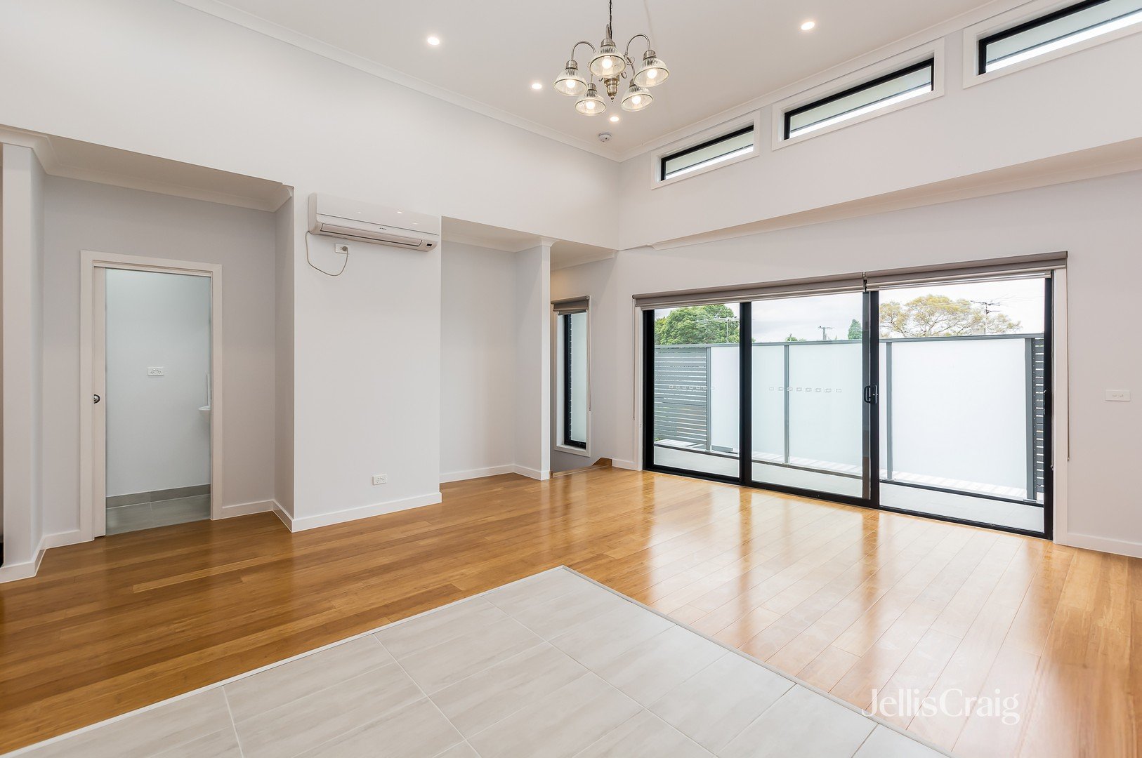 2/20 Selbourne, Coburg image 1