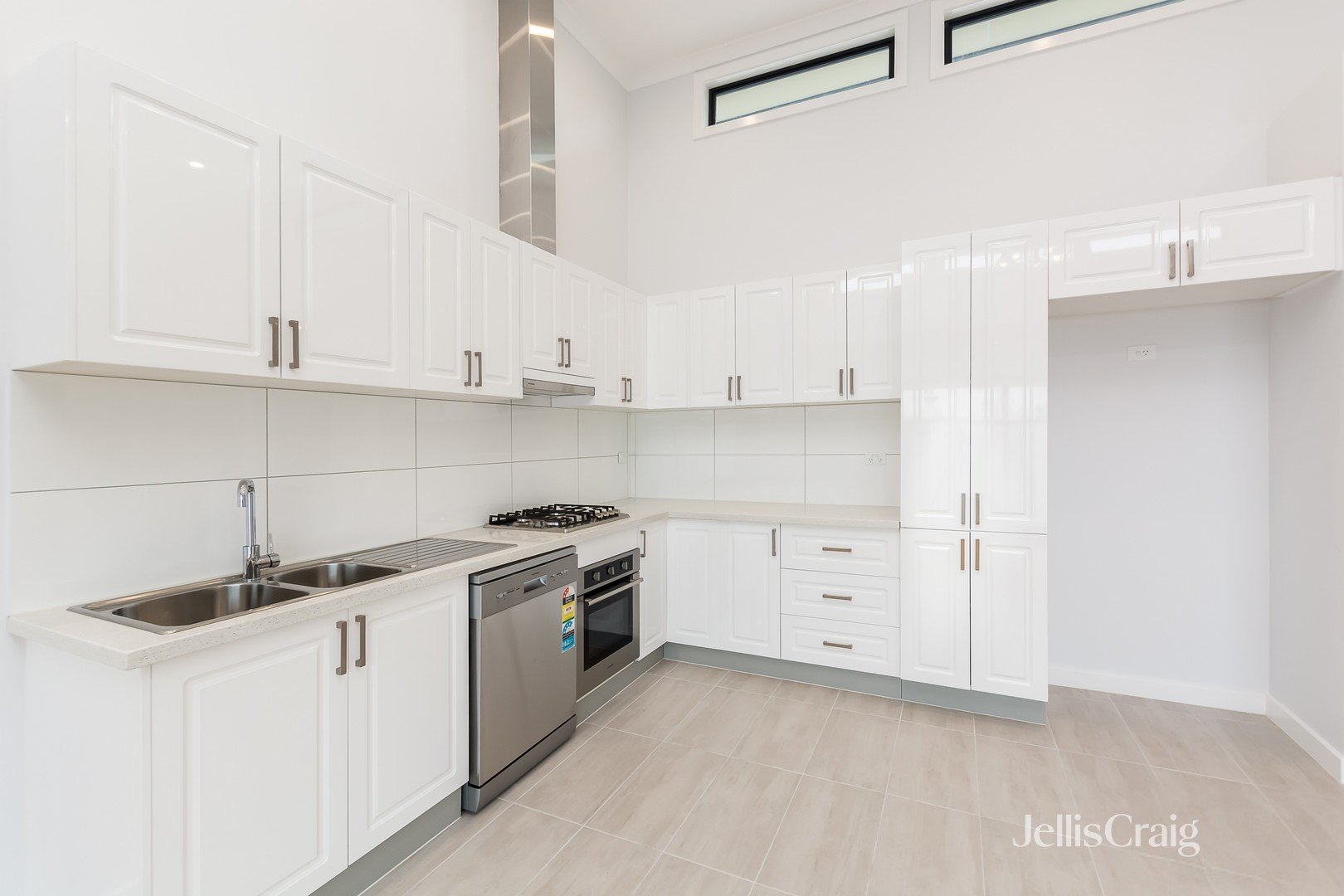 2/20 Selbourne, Coburg image 3