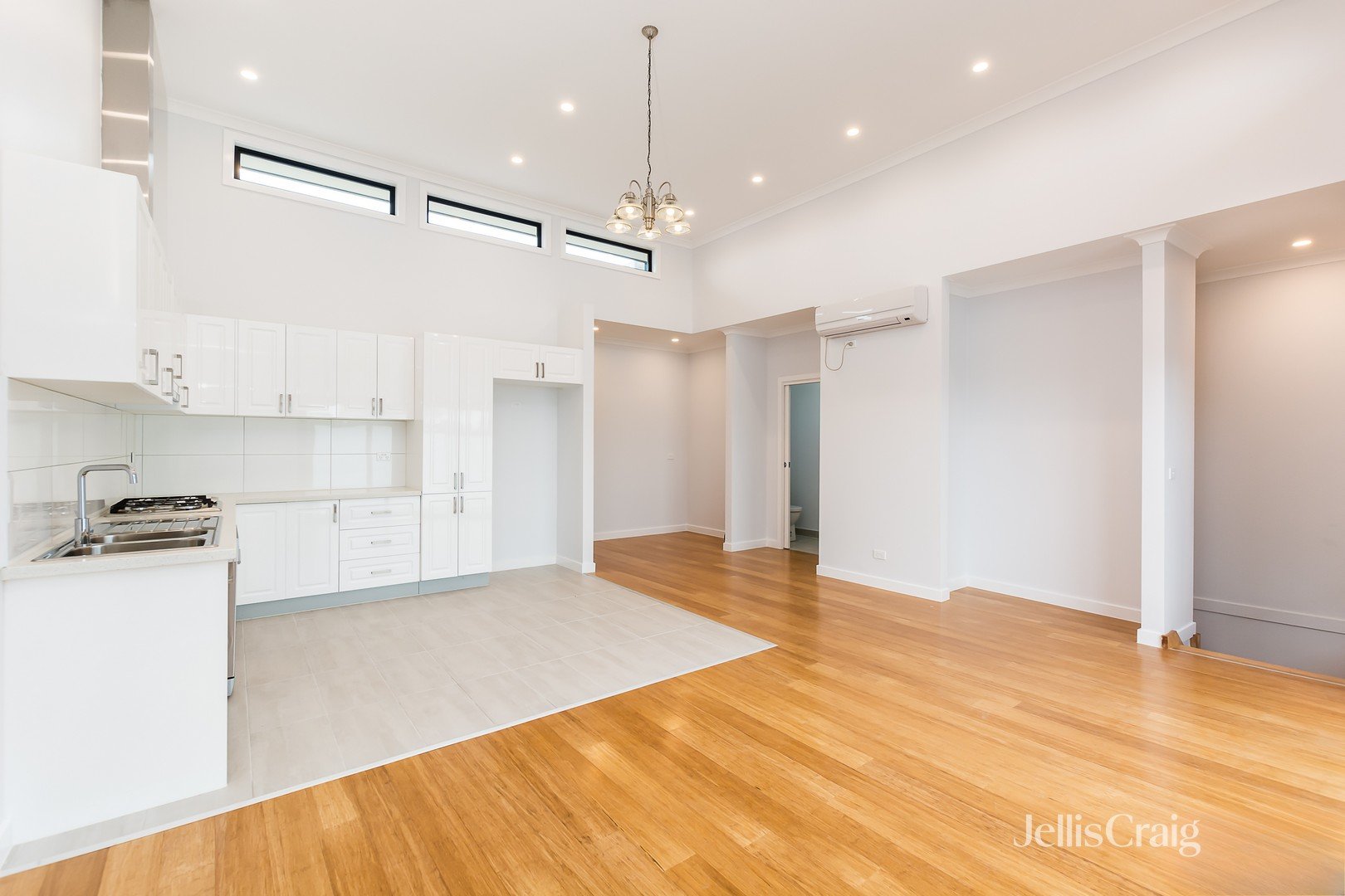 2/20 Selbourne, Coburg image 2
