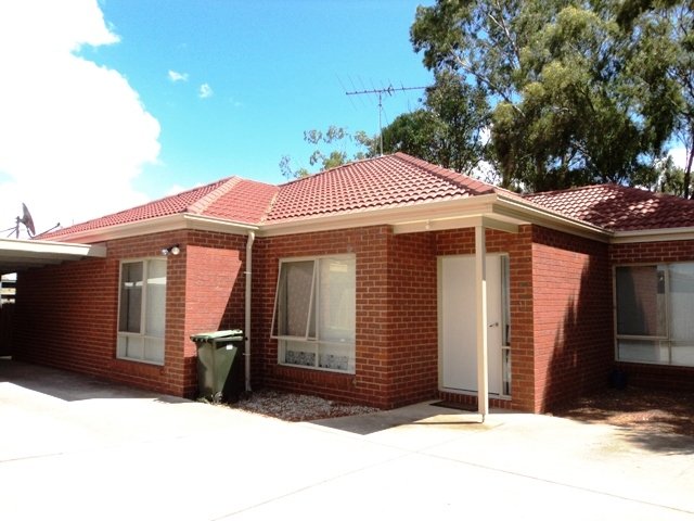 2/20 Smeaton Close, Lara image 1