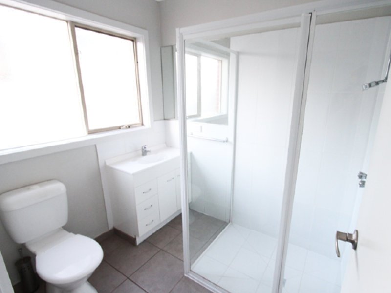 2/20 Smeaton Close, Lara image 4