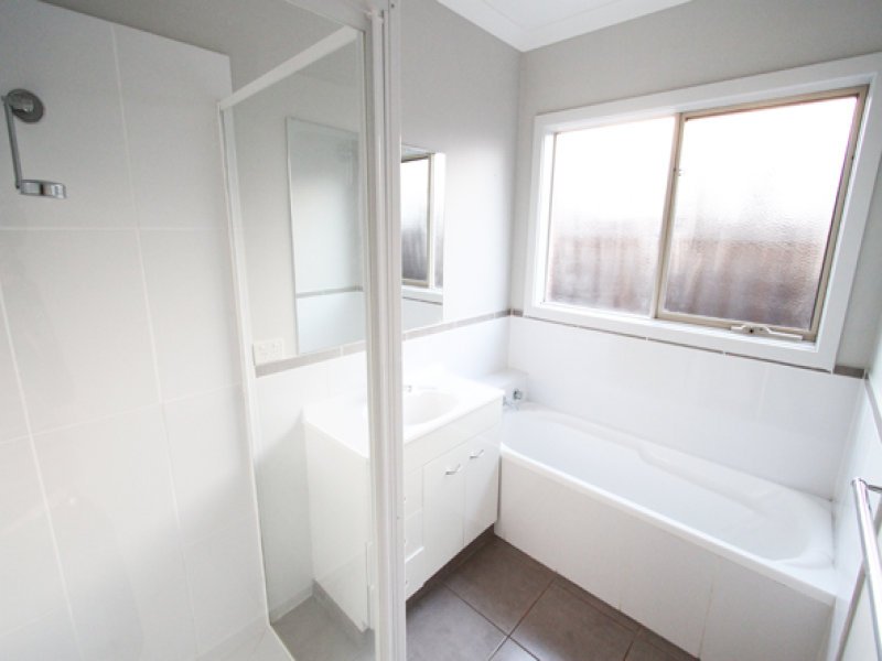 2/20 Smeaton Close, Lara image 5