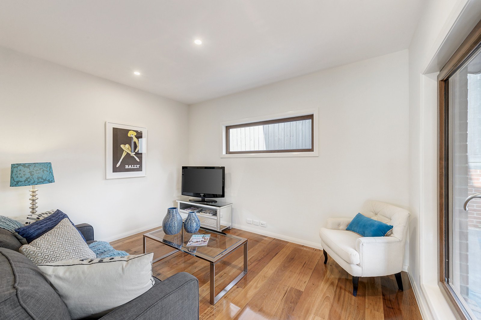 2/20 Sweetland Road, Box Hill image 2