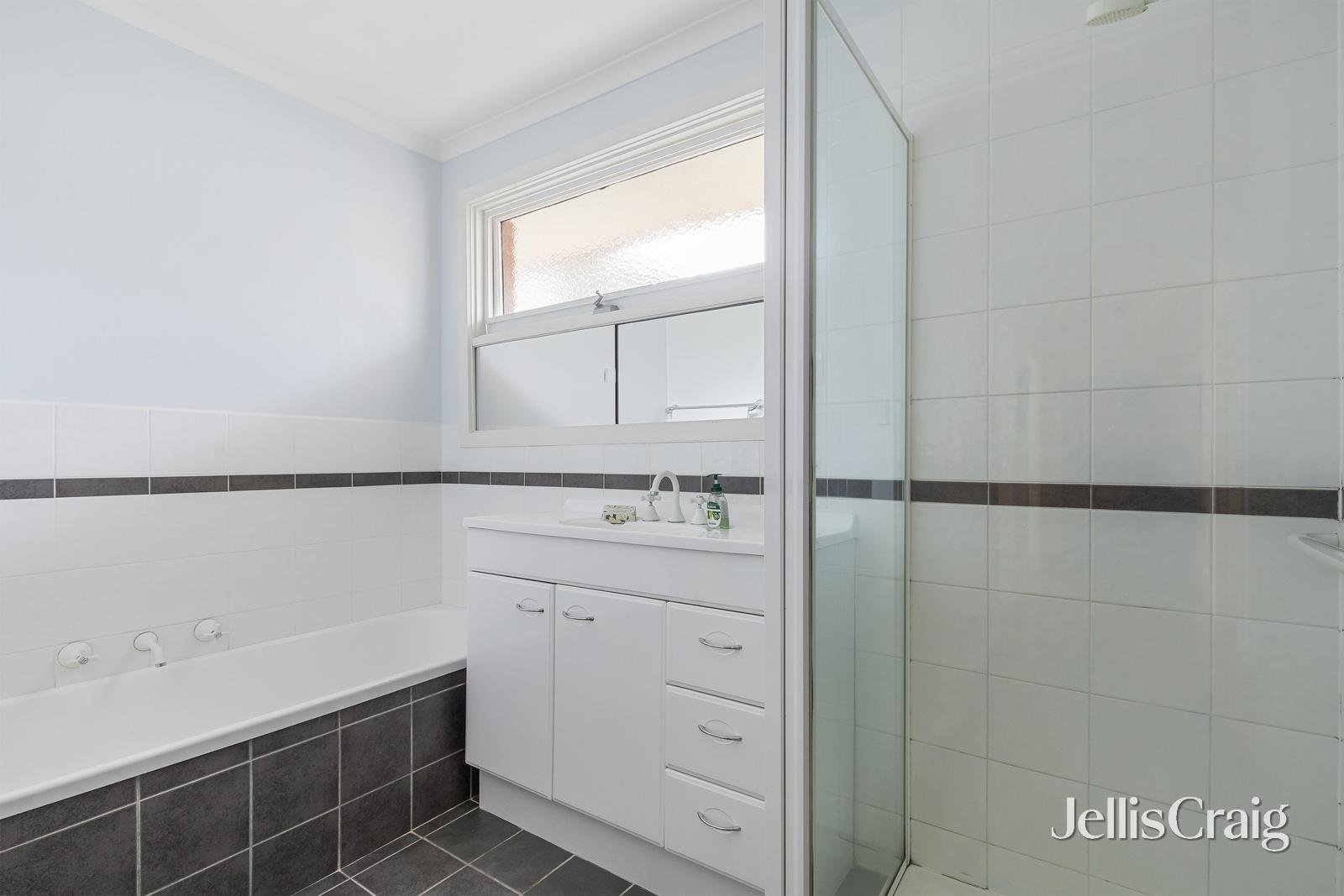 2/20 Thornton Avenue, Surrey Hills image 6