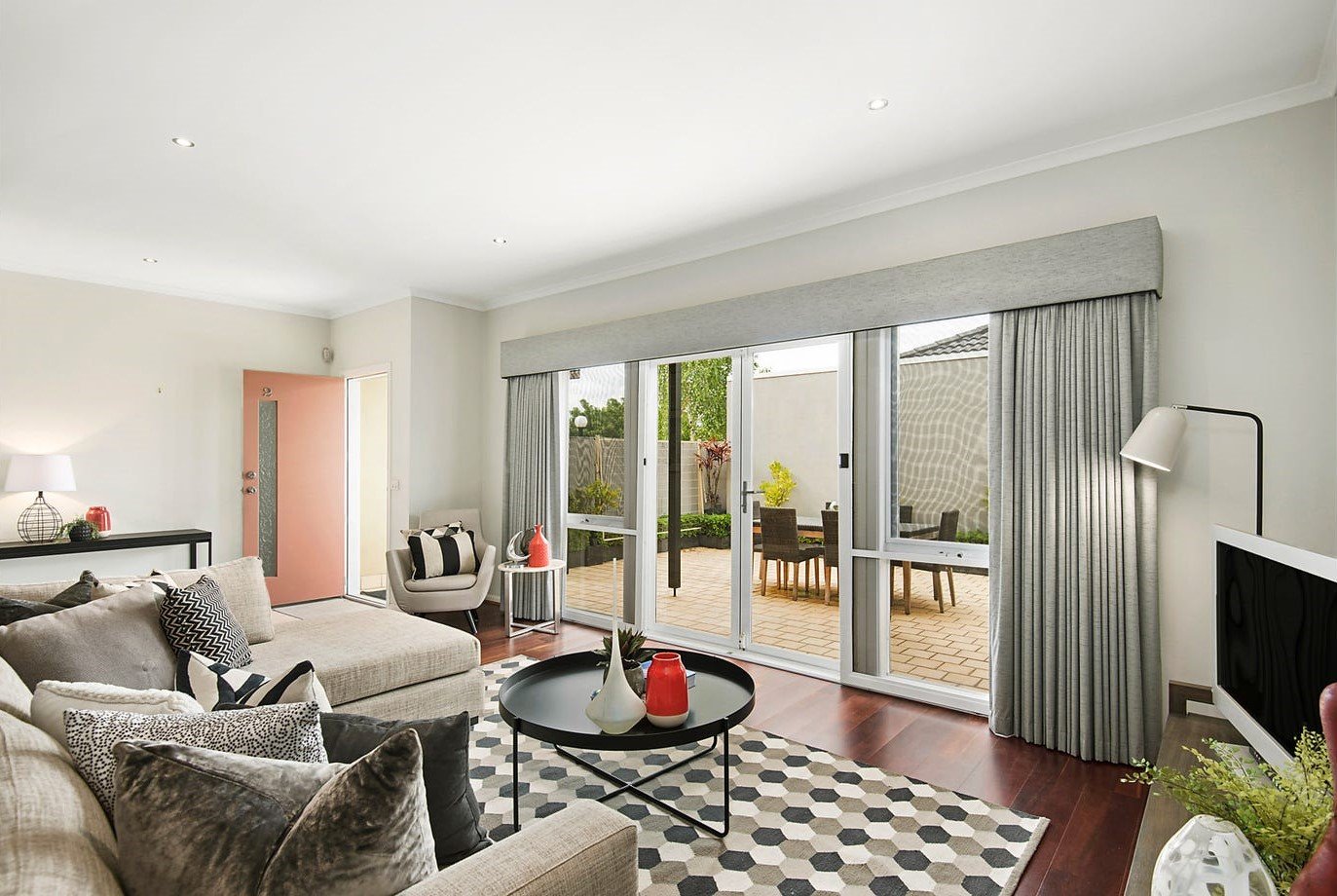 2/20 Tulloch Grove, Glen Waverley image 3